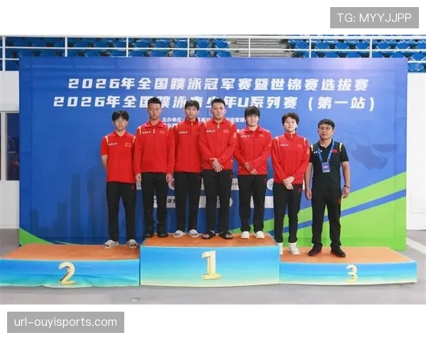 蹼泳冠军赛广州站现场，三亚代表队选手劈波斩浪创造历史